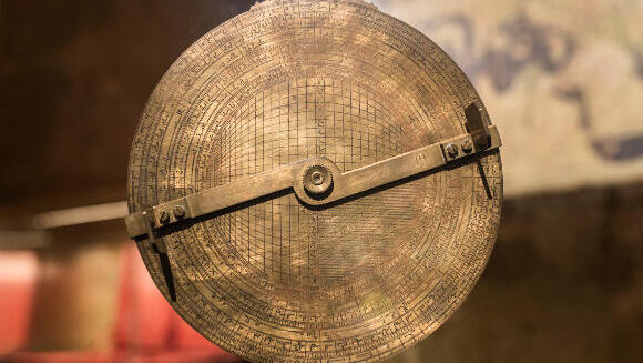 The Invisible Lens: Navigating the Privacy Wars in the Era of Smart Glasses