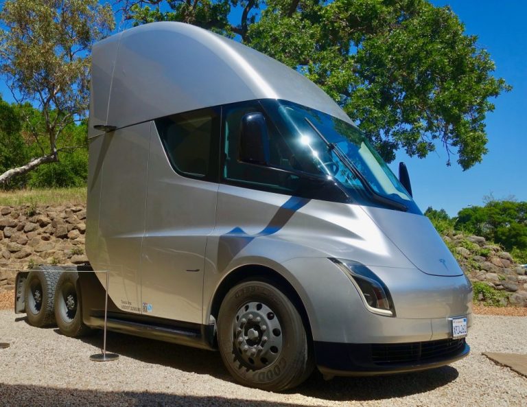 self-driving truck - Self-driving Trucks and How They're Shaking Up the Trucking ...
